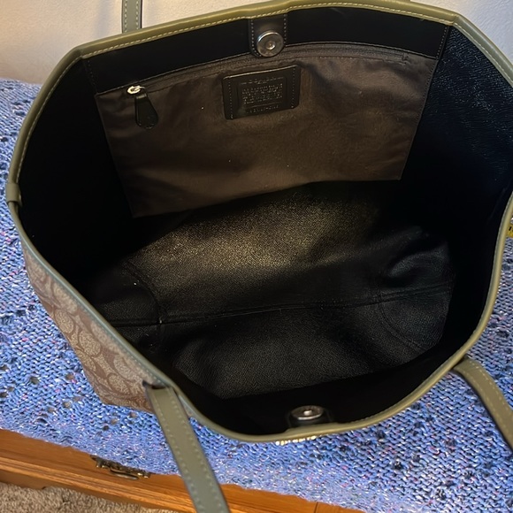 Need a great Coach bag, here it is! - Picture 3 of 6